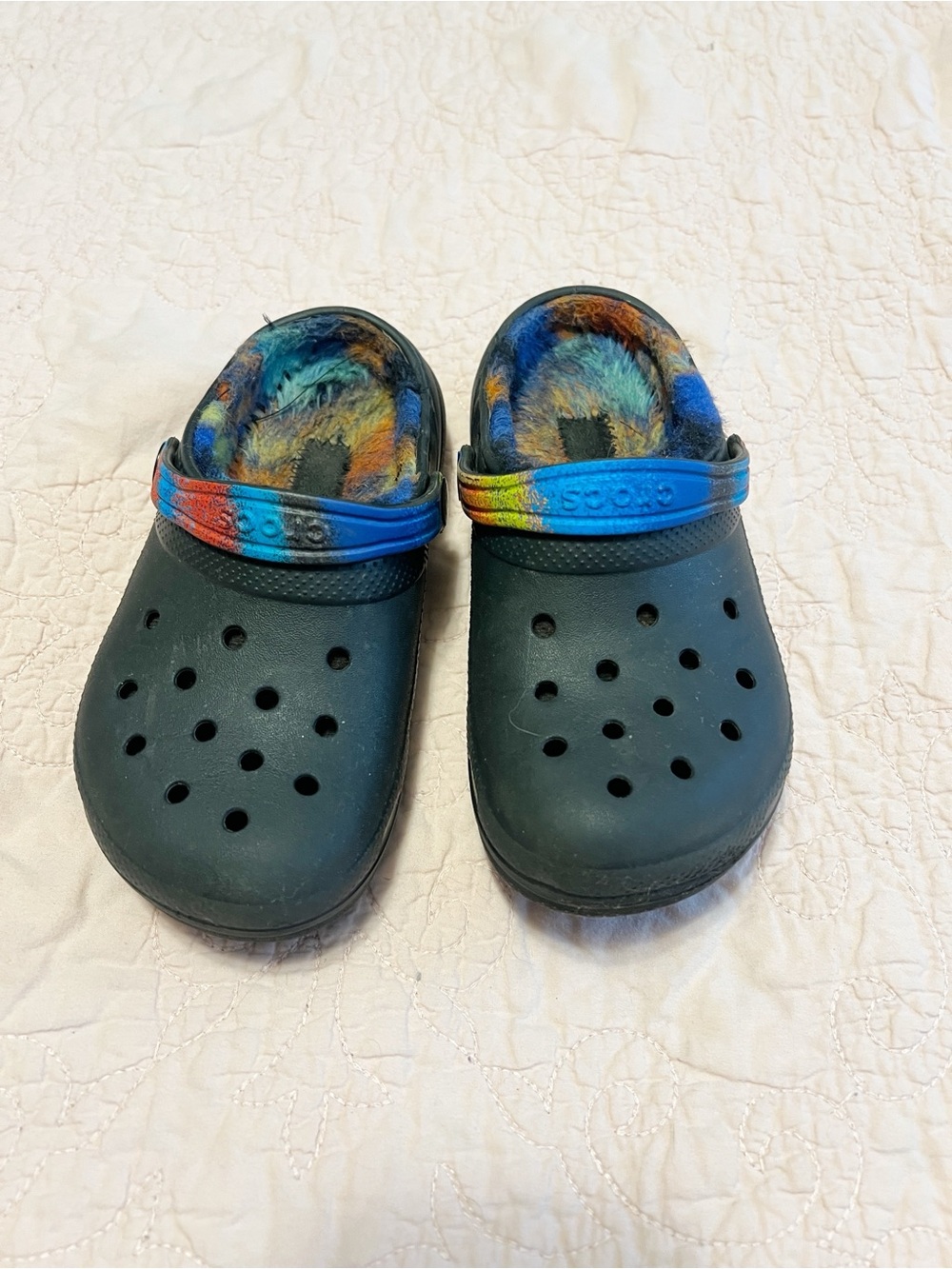 CROCS Black Clog with Multicolor Faux-Fur Lining